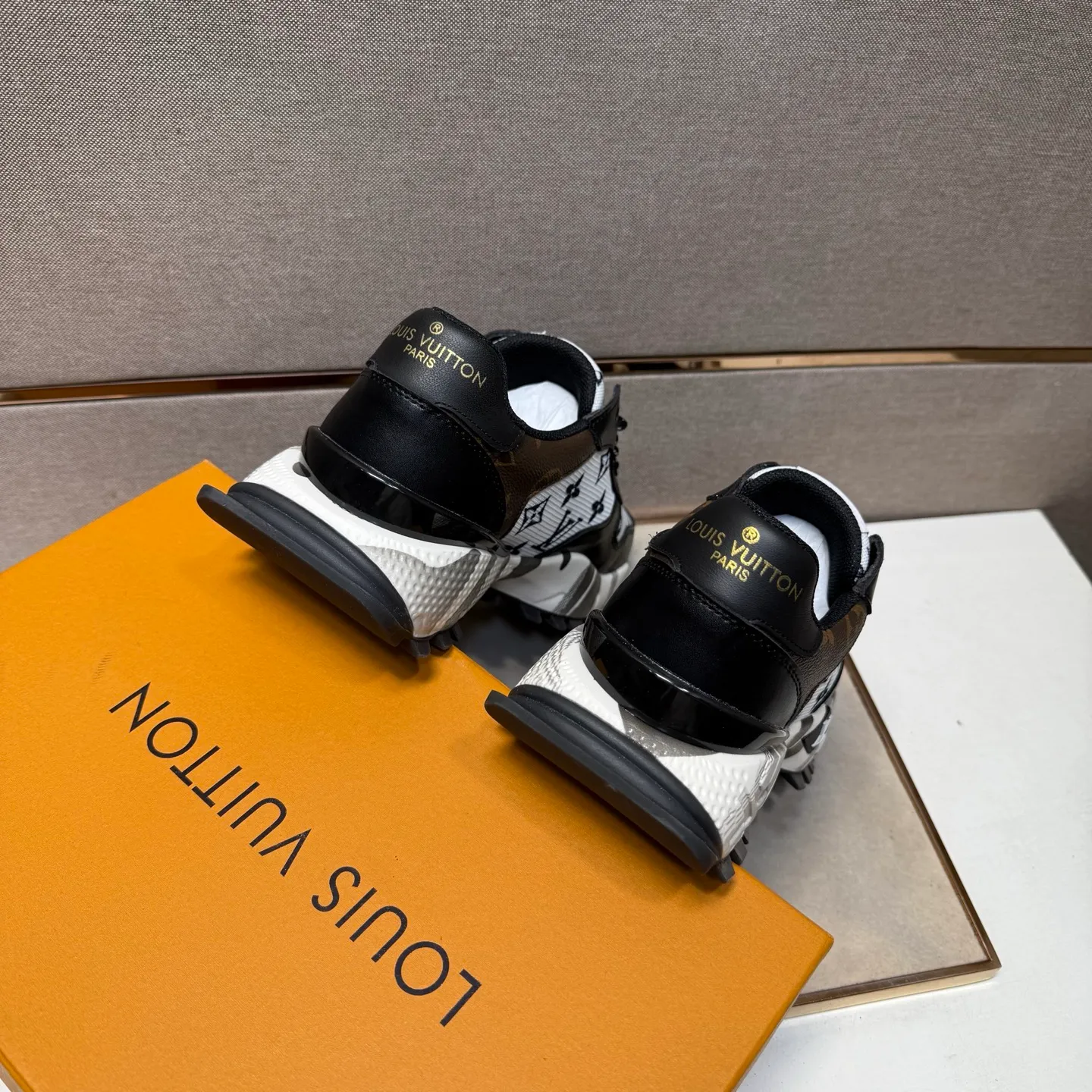 ⬛️Men's shoes 💰p442【LV～】Men's casual shoes 2025z cabinet sales simultaneously 🔶Size: 38-44#️⃣ 🔷2 colors🔜The upper is made of multi-material splicing➕Mesh lining, comfortable and breathable, sole: original comfortable and wear-resistant outsole, ⚠️real thing📱photographed🎬real thing is better📢📢📢